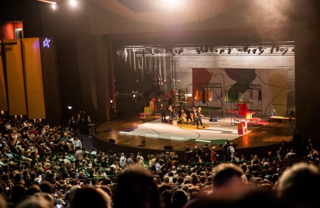 Peça “Os Mambembes” abre o Festival de Curitiba