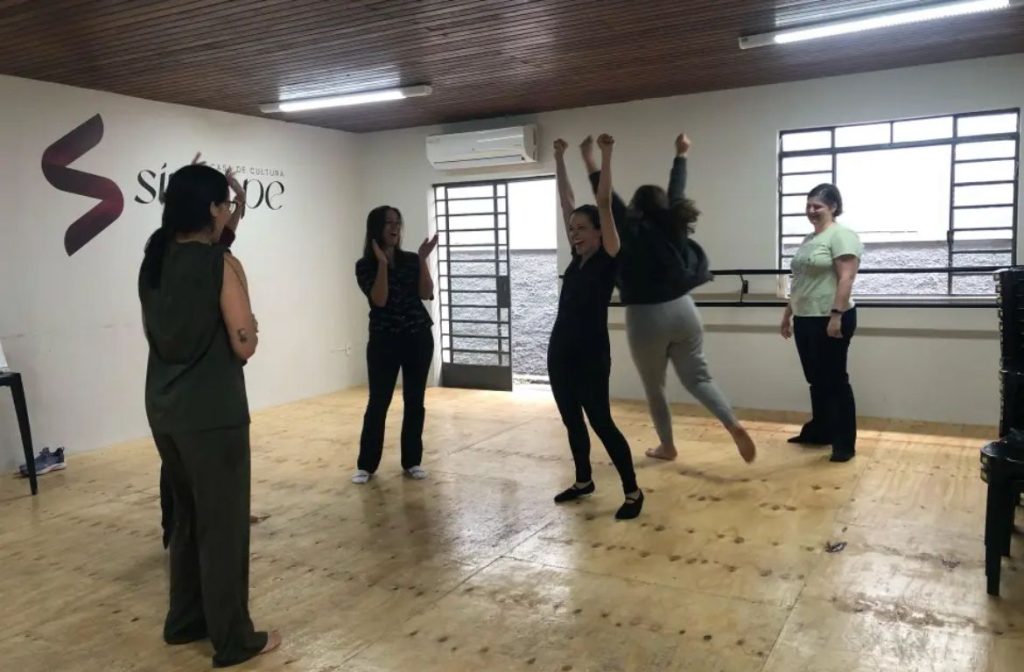 Improviso Entre Manas: Criando, Errando e Crescendo Juntas