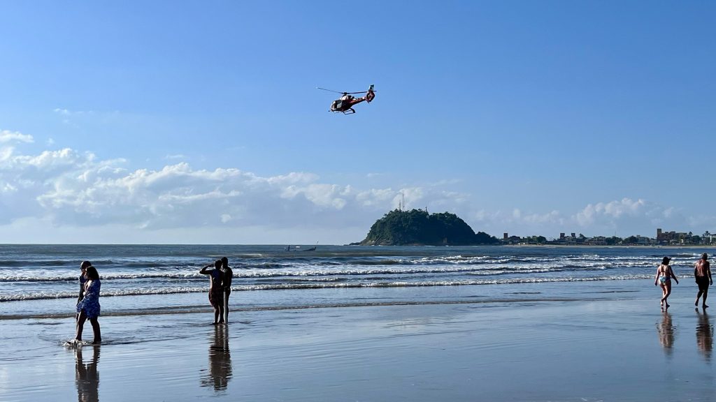 Adolescente de 16 anos desaparece no mar de Guaratuba