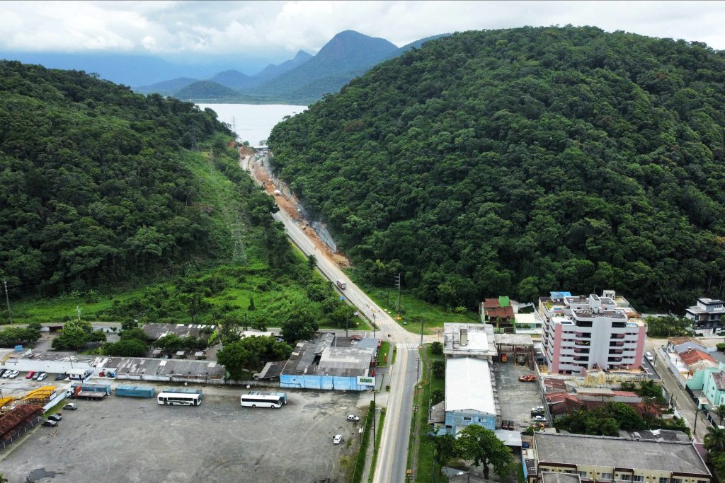 Avenida é interditada para obras da Ponte de Guaratuba