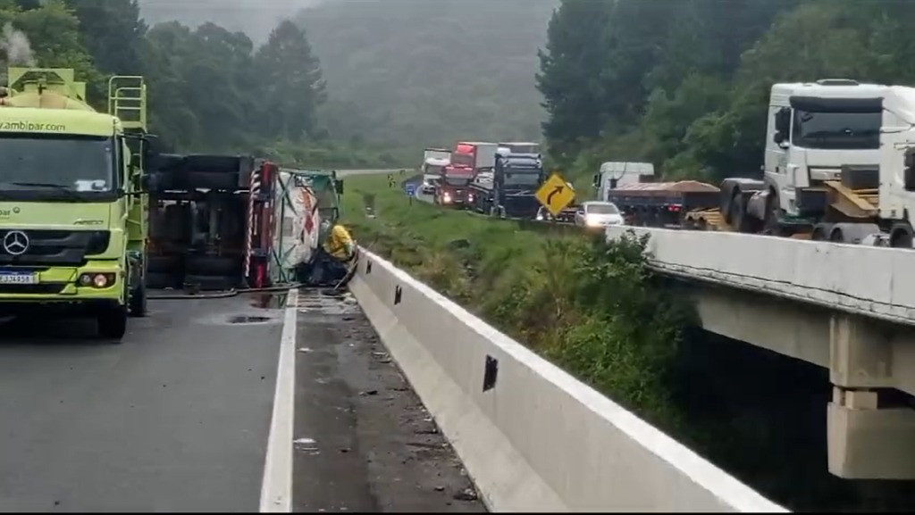 Congestionamento na BR-116 ultrapassa 70 km