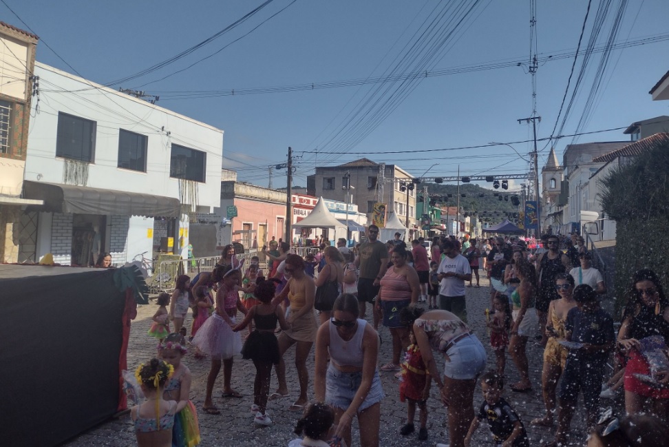 Confira a programação de Carnaval desta terça-feira (4)