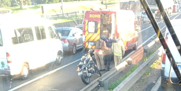 Motociclista fica ferido após cair da moto na BR-116