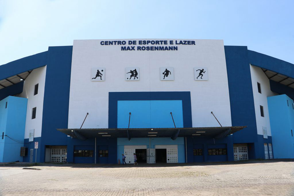 Torneio com seleção brasileira de futsal segue até domingo