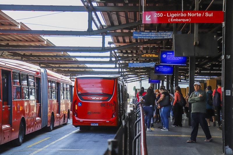 Concessão do transporte de Curitiba terá edital lançado em setembro