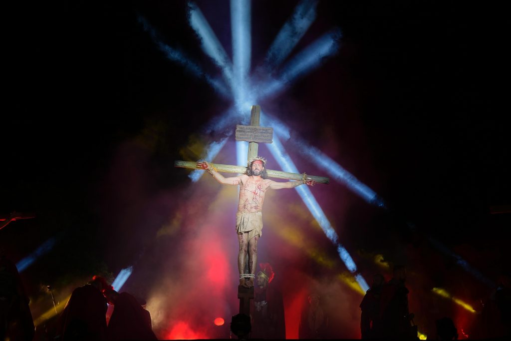 Espetáculo Paixão de Cristo do Grupo Lanteri acontece às 19h