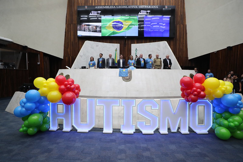 Deputada reuniu autoridades e instituições em prol da causa autista