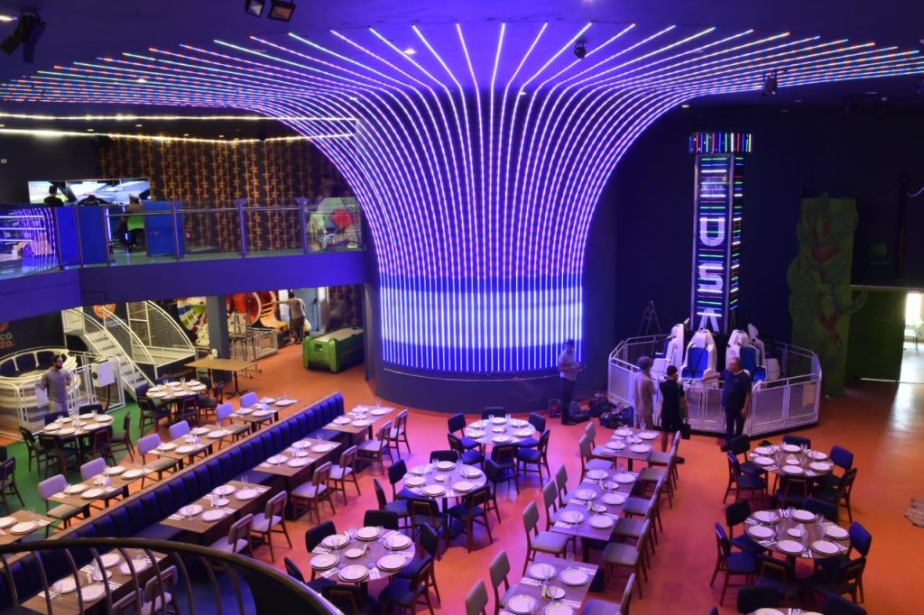 Pizzaria com parque de diversões é inaugurada em Curitiba
