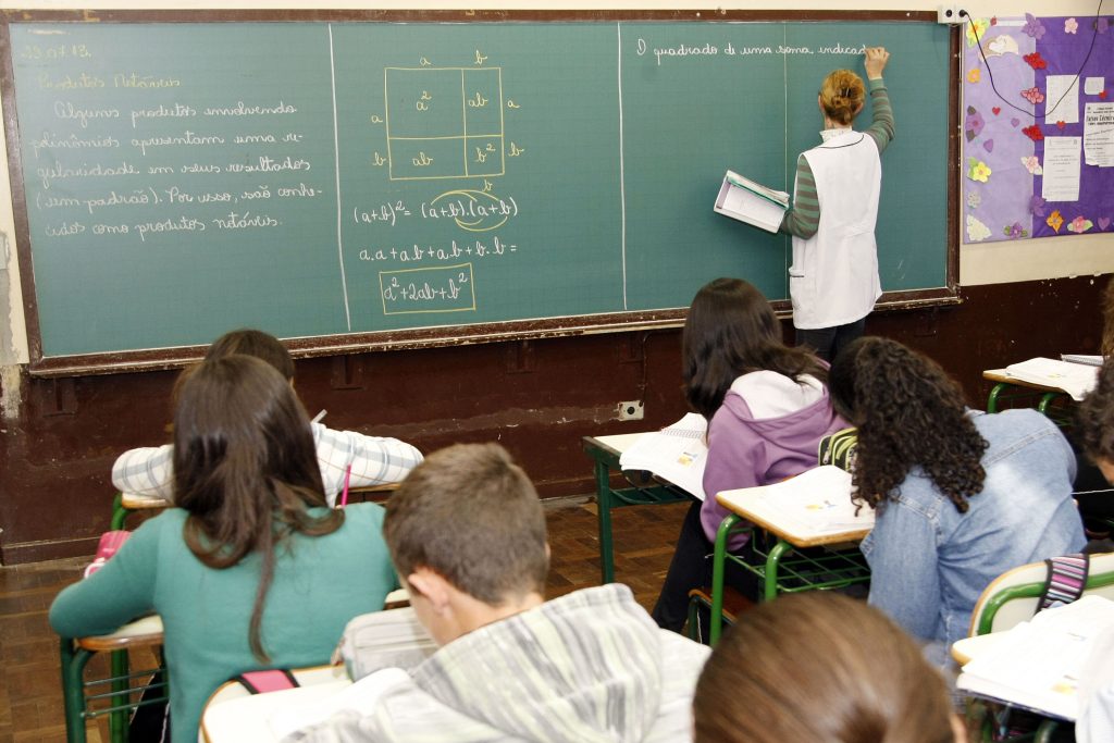 Lei que permite avanço do Mais Escolas Paraná é sancionada
