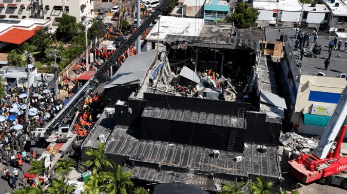 226 pessoas morrem em desabamento de teto em boate