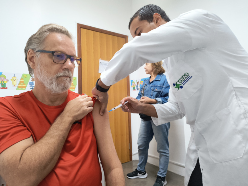 Prefeitura de Curitiba anuncia desabastecimento temporário de vacinas da covid-19