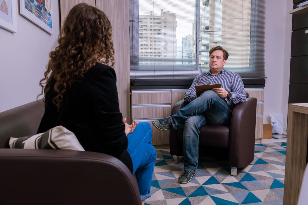 Estudo de medicamento para depressão está recrutando voluntários em Curitiba