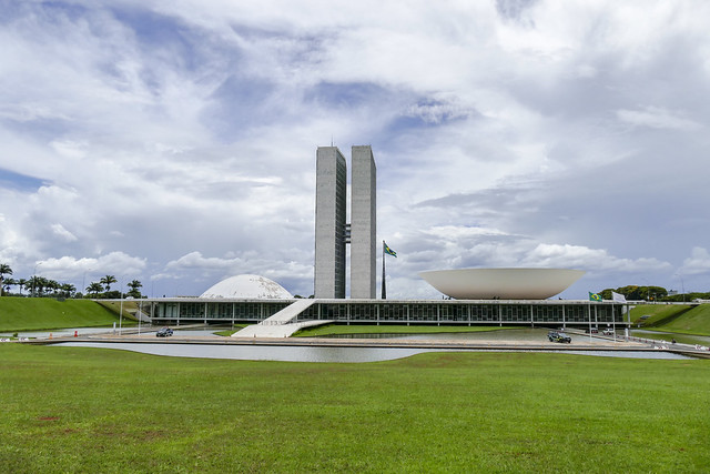 Senadores do Paraná são contra aumento de novos deputados federais