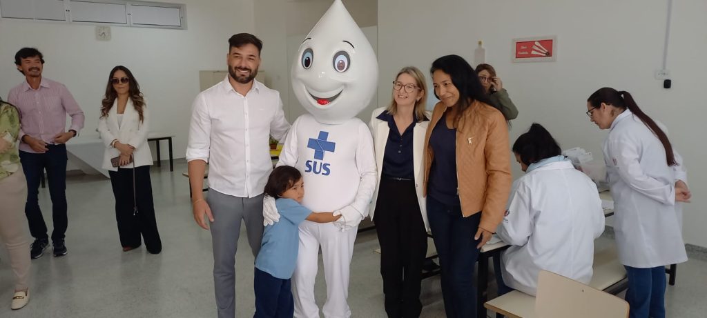 Começou a campanha de vacinação nas escolas de Curitiba