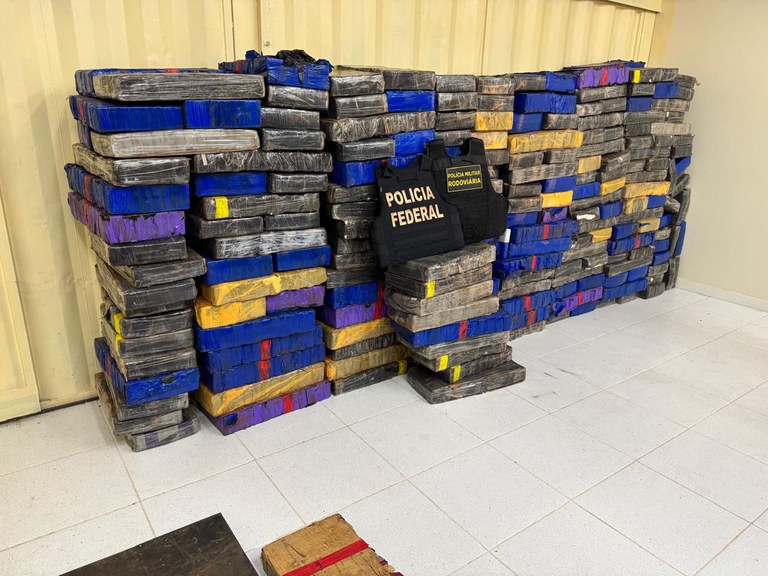 Motorista é preso com 4 toneladas de maconha em caminhão-trator