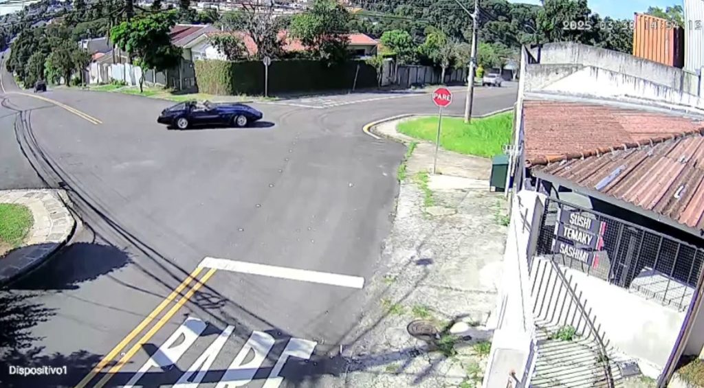 Veículo é apreendido por manobras irregulares em Curitiba
