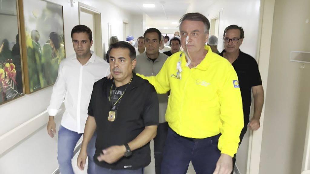 Bolsonaro sai da UTI e é transferido para leito semi-intensivo
