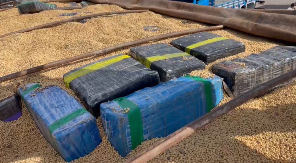Cocaína é descoberta em carga de soja, em Curitiba