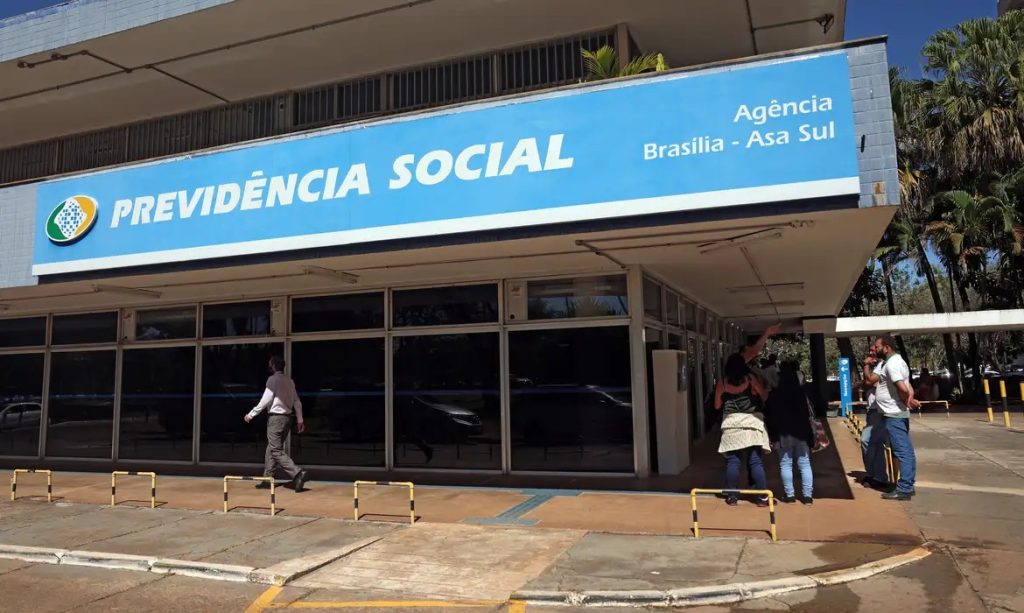 Procon-PR orienta beneficiários do INSS a verificarem holerites