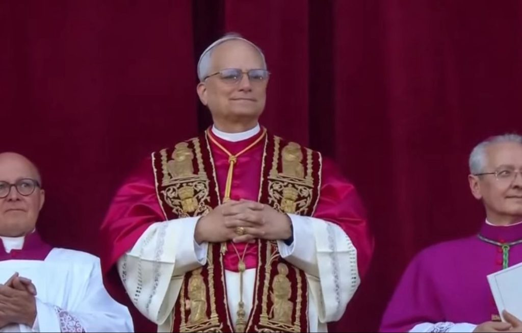 Robert Francis Prevost é escolhido novo Papa