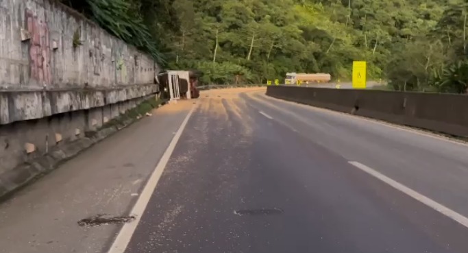 Motoristas enfrentam mais de 18km de filas na BR-277