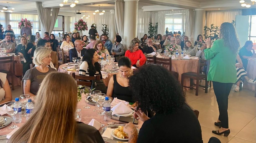 Café com Mídia reúne profissionais do marketing em Curitiba