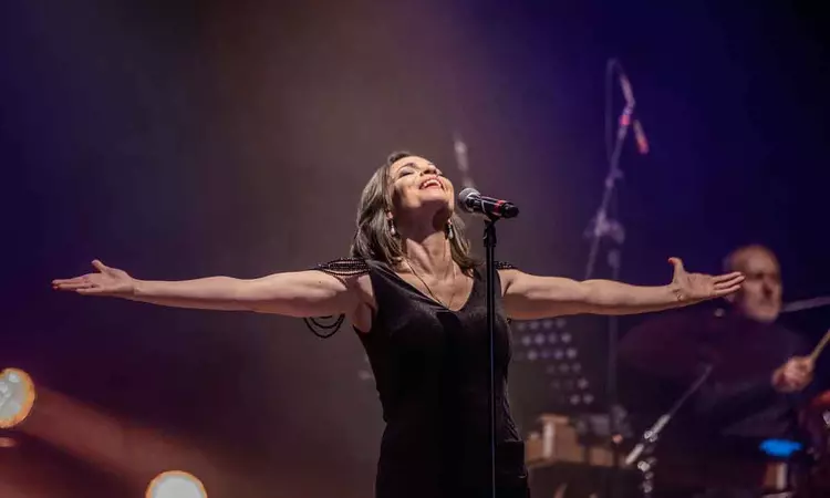 Maior intérprete de Edith Piaf canta em Curitiba