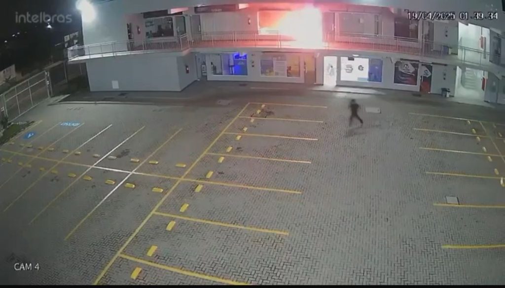 Homem é preso suspeito de mandar incendiar escritório em Pinhais