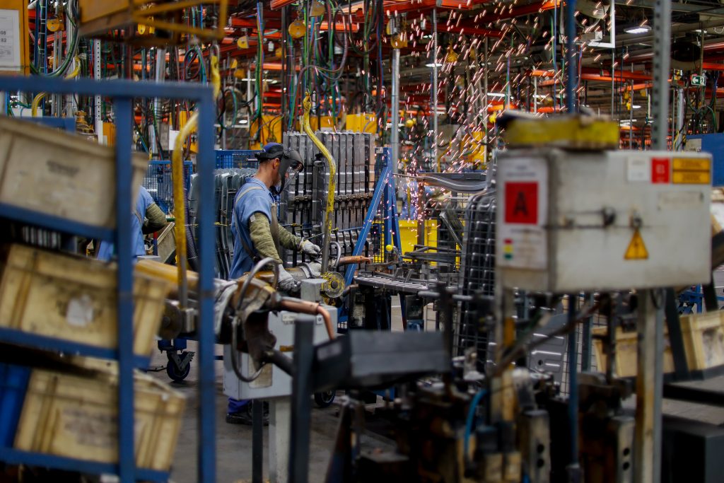 Produção industrial do Paraná cresce 15% em março