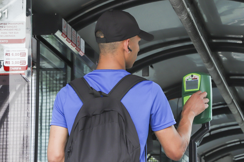Número de passageiros nos ônibus de Curitiba cresce aos domingos