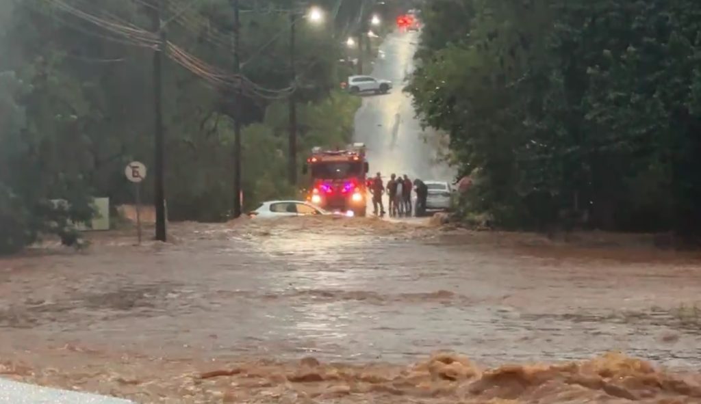 Fortes chuvas causam estragos no Paraná