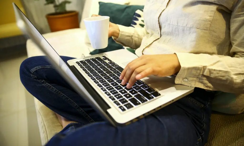 Dia dos Namorados: cuidado ao comprar presente online