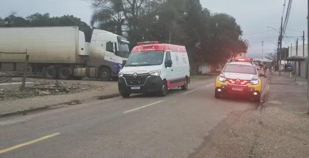 Polícia investiga morte de homem que manteve mulher refém