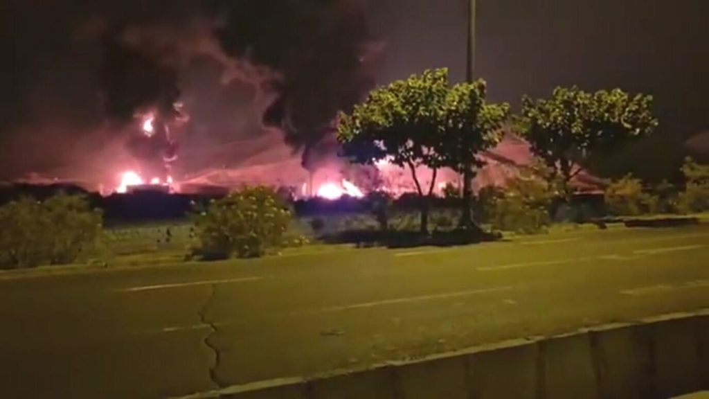 Irã relata ataques israelenses a depósito de petróleo