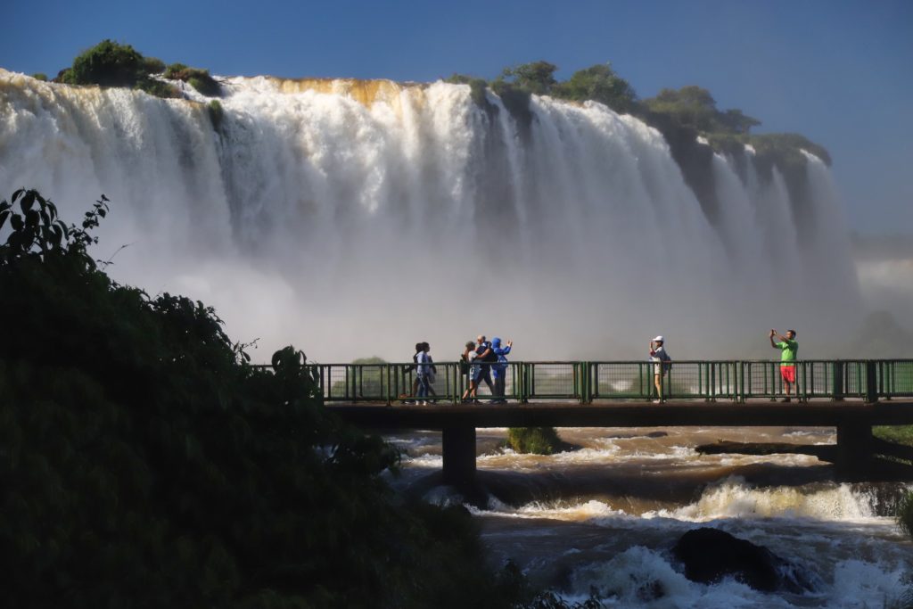 Turistas são alvos de criminosos em Foz do Iguaçu