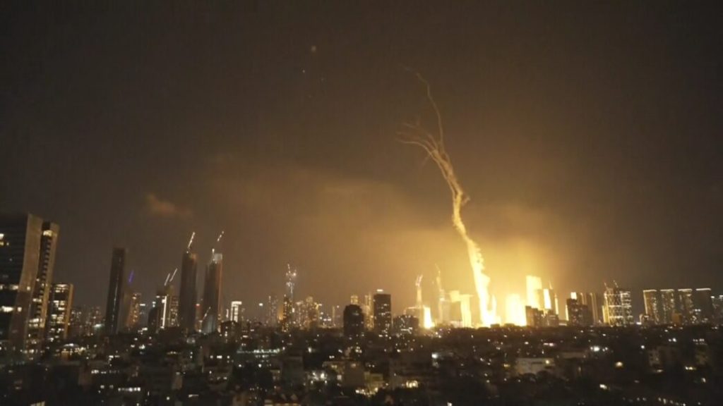 Irã começa terceira onda de ataques contra Israel