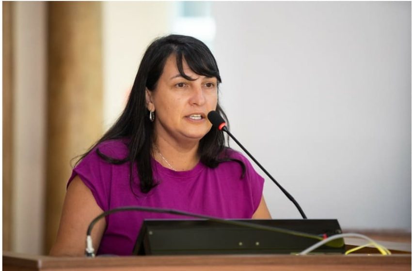 Justiça suspende sessão que poderia cassar mandato de Professora Angela