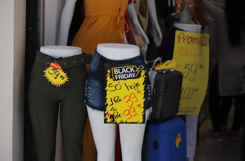 Comércio de Curitiba espera Black Friday 2025 com otimismo moderado