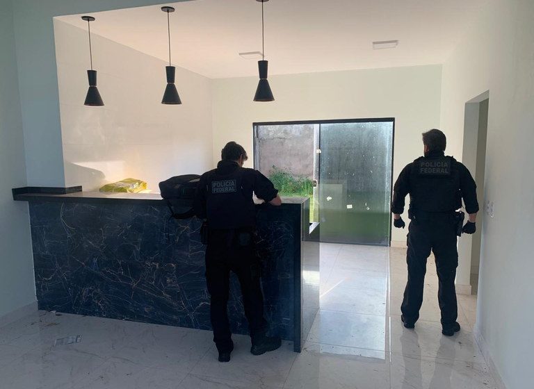 Grupo suspeito de vender cargas ilícitas é alvo de operação