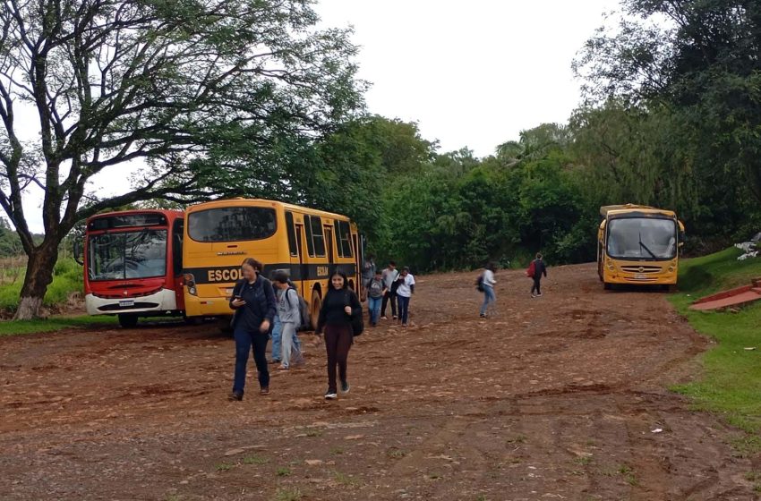 Organização do transporte ajuda retomada das aulas após tornado