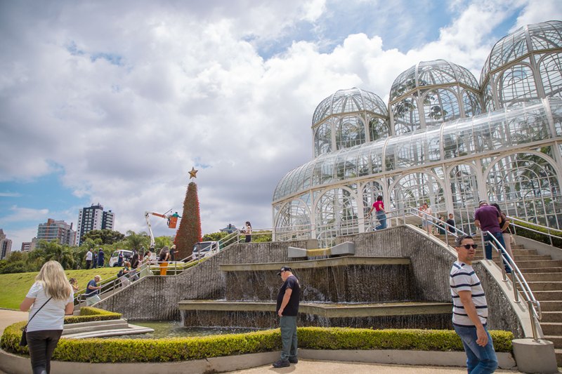 Turismo no Paraná salta 6,7% em julho puxado por férias e recorde em Foz