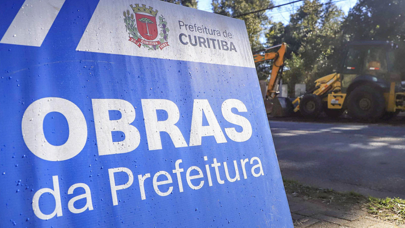 Travessa Frei Caneca é bloqueada para recuperação do asfalto