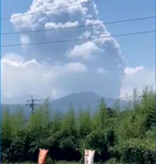Vulcão entra em erupção no sudoeste do Japão